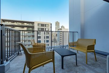 1 Bedroom with Large Balcony