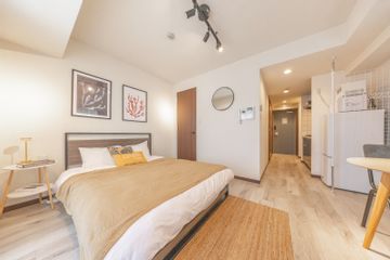 Large Studio with Balcony & Extra Window