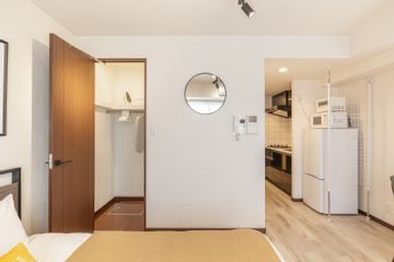 Large Studio with Balcony & Extra Window