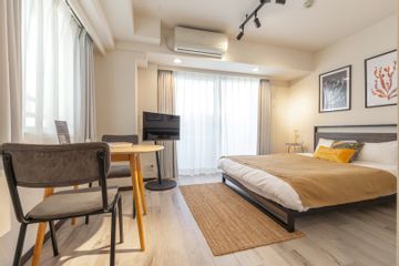 Large Studio with Balcony & Extra Window