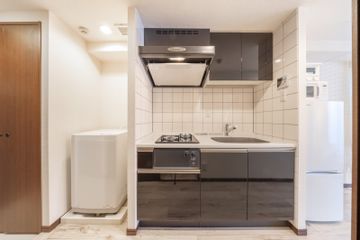 Large Studio with Balcony & Extra Window