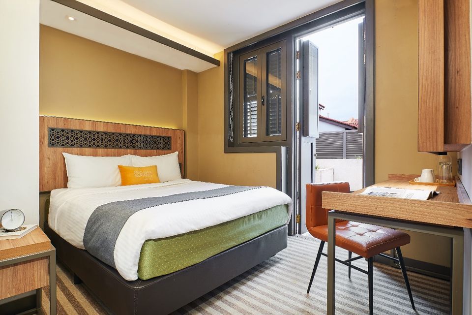 Courtyard Room image